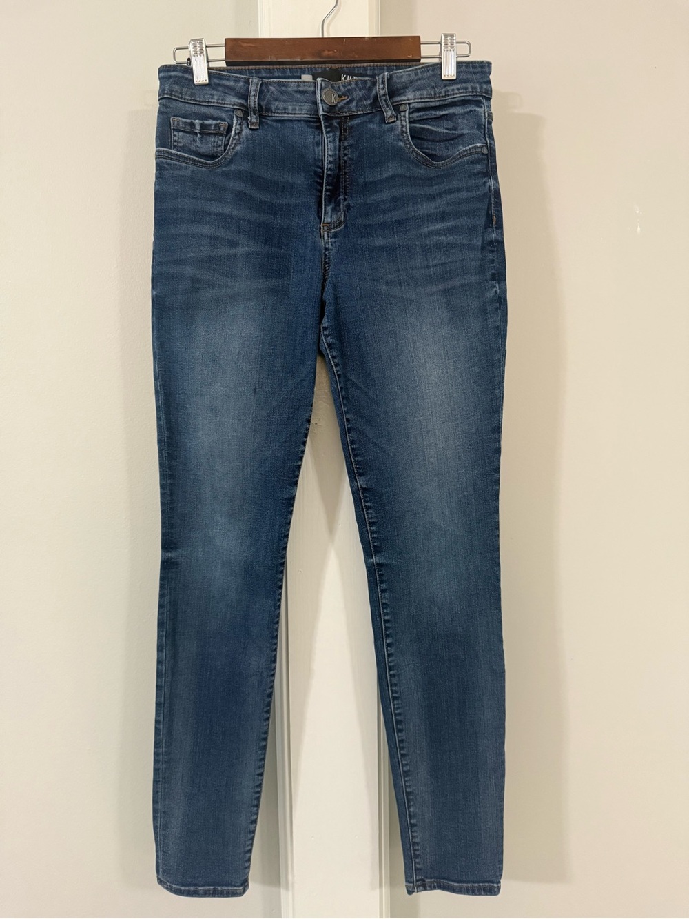 Kut from the Kloth Skinny Jeans in Dark Blue Wash
